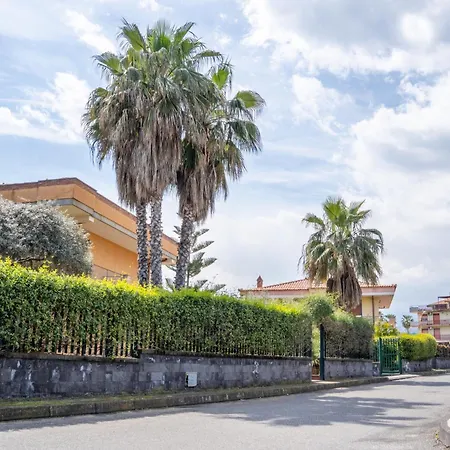 Casa vacanze Etna, Mare E Mascali